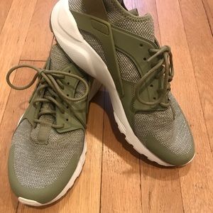 Nike Huarache- Green.